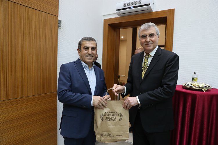 Sakarya'da minibüsler Gar Meydanı’na alındı, esnafın ve vatandaşın yüzü güldü -