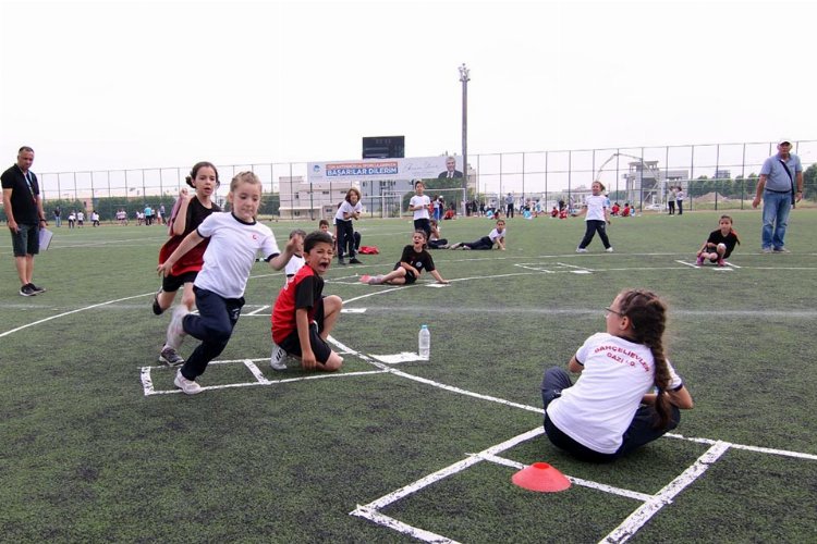 Sakarya'da çocuklar 'geleneksel' eğlendi -