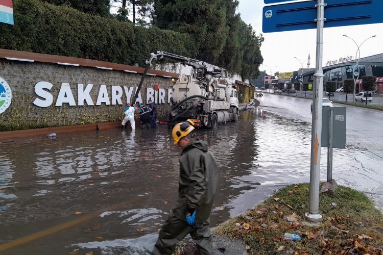 Sakarya'da yağış mesaisi aralıksız sürüyor -