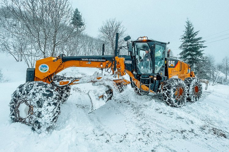 Sakarya kapanan yolları açıyor -