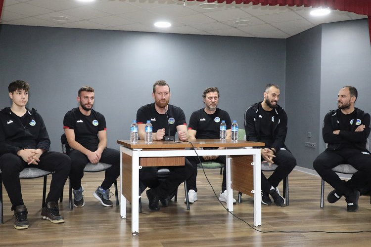 Sakarya'nın hentbol takımına coşkulu karşılama -
