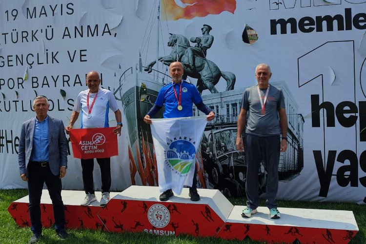 Sakaryalı sporcular yarı maratonda kürsüye çıktı -