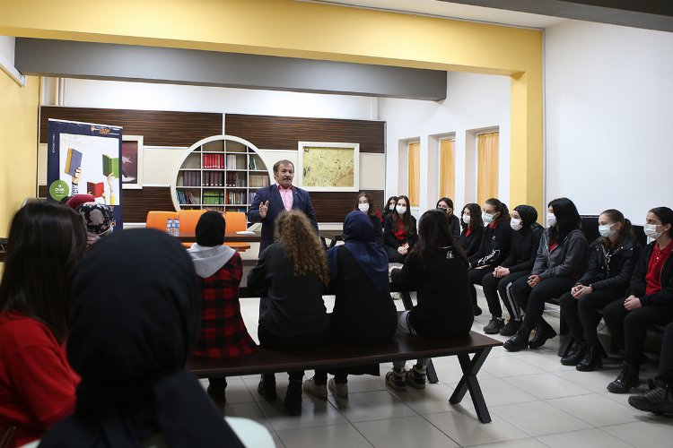 Sakaryalı yazarlar öğrencilerle buluştu -