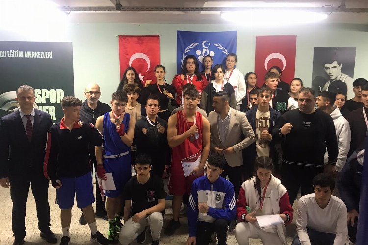 Şampiyon boksörler rekorlara doymuyor -
