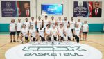 Şampiyon sahaya indi