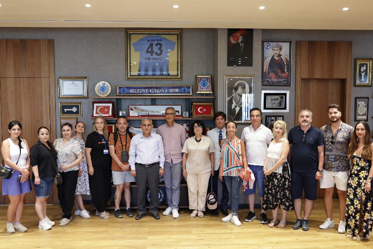 Sanatçılardan Başkan Işık'a ziyaret -