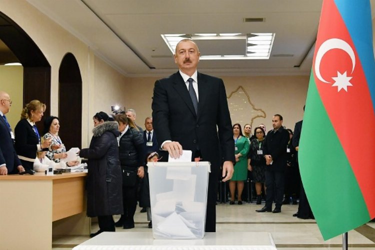 Sandık başına giden Azerbaycan'ın kararı ne olacak? -