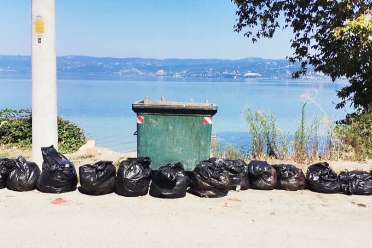Sapanca Gölü'nden 23 torba çöp çıktı -