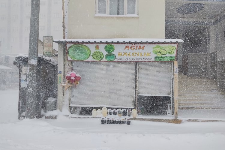 Sason'da esnaf işyerleri açmakta zorlandı -