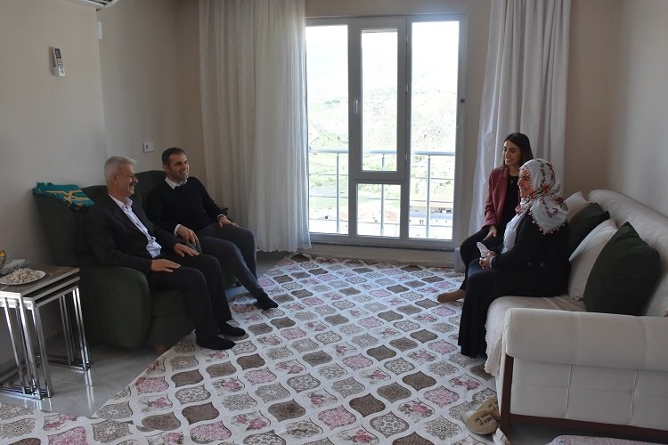 Sason Kaymakamı'ndan şehit ailesine ziyaret -