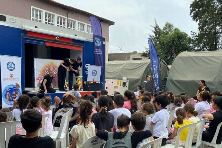 Şehir tiyatroları Hatay’da çocuklarla buluştu -