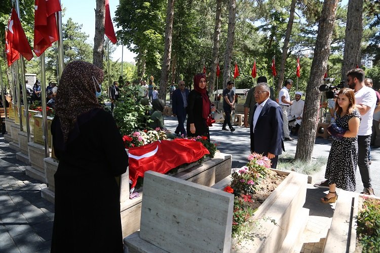 Şehit polise anlamlı ziyaret -