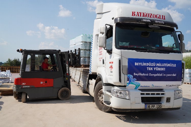 Sel mağduru Zongulduk'a Beylikdüzü'nden yardım tırı -
