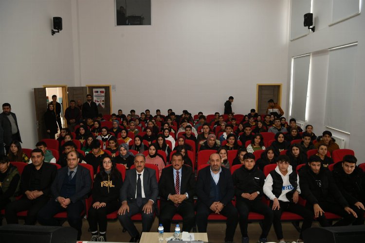 Selahattin Gürkan öğrencilerle buluştu -