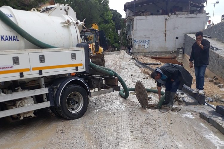 Selendi'yi sel aldı, Büyükşehir ve MASKİ sahada -