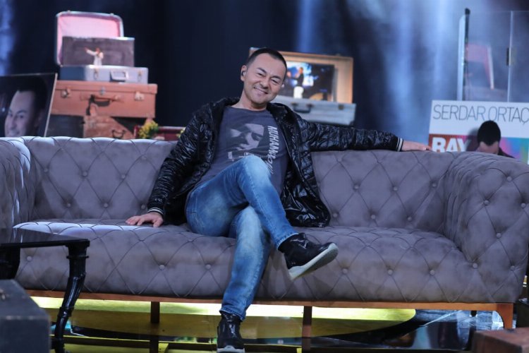 Serdar Ortaç'tan zamana 'akustik' yolculuk -