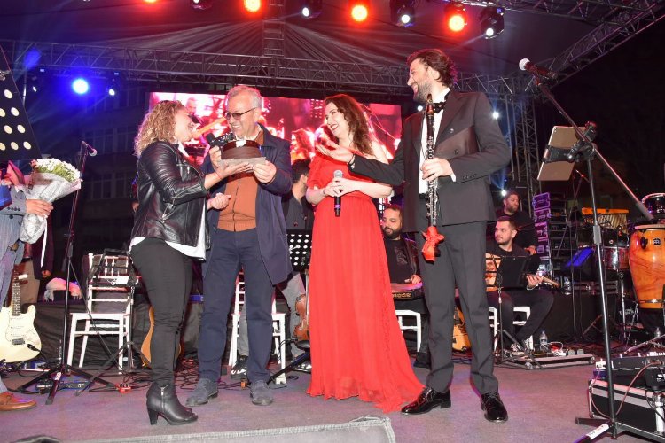 Serkan Çağrı ve Yonca Lodi konserine binlerce kişi katıldı -