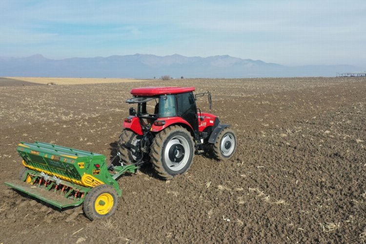 Sertifikalı tohumlar toprakla buluştu -