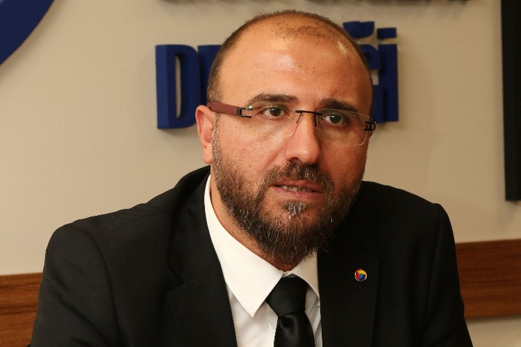 Sigorta eksperleri hasar tespit için deprem bölgesinde -