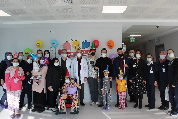 Sivas Numune Hastanesi'nde çocuklarla yılbaşı 