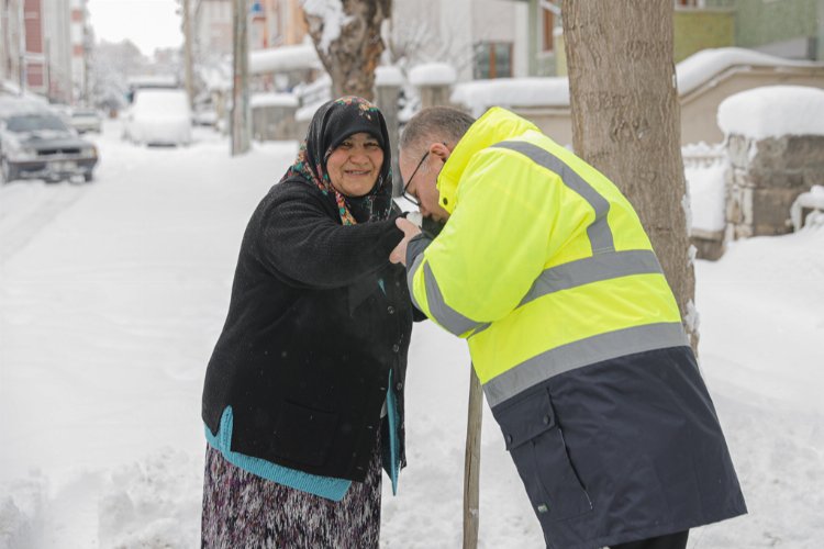 Sivas'ta kar mesaisi devam ediyor -