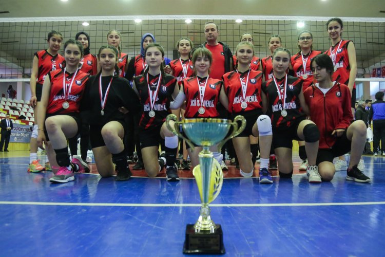 Sivas'ta Liseler Arası Voleybol Turnuvası sona erdi -