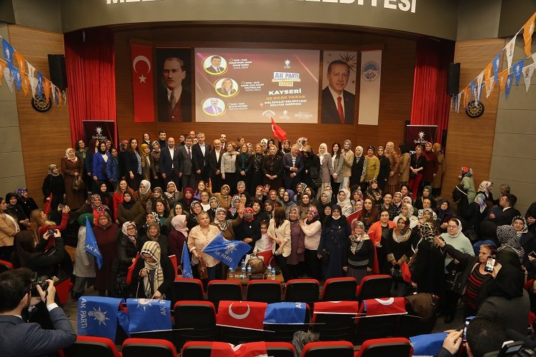 Siyaset Akademisi Kadın Büyükkılıç'ı konuk etti -
