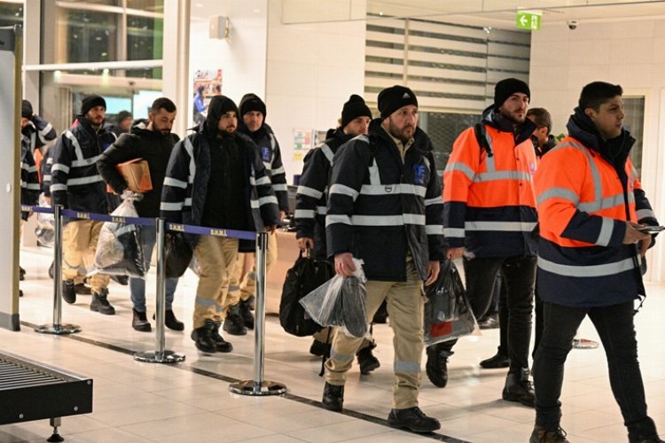Somalı madencilere Manisa Büyükşehir'den ekipman desteği -