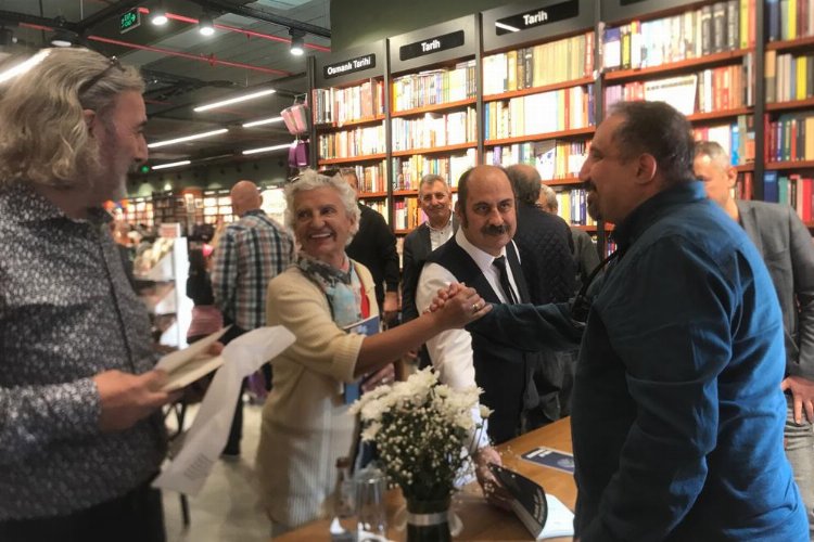 'Son Ay Tutulması' okurlarıyla buluştu -