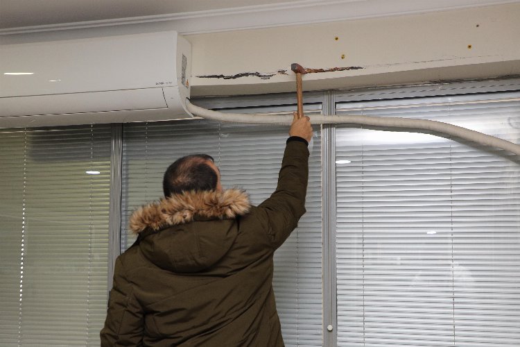 Son depremde çatlakların oluştuğu Mudanya Belediye binasında inceleme başladı -
