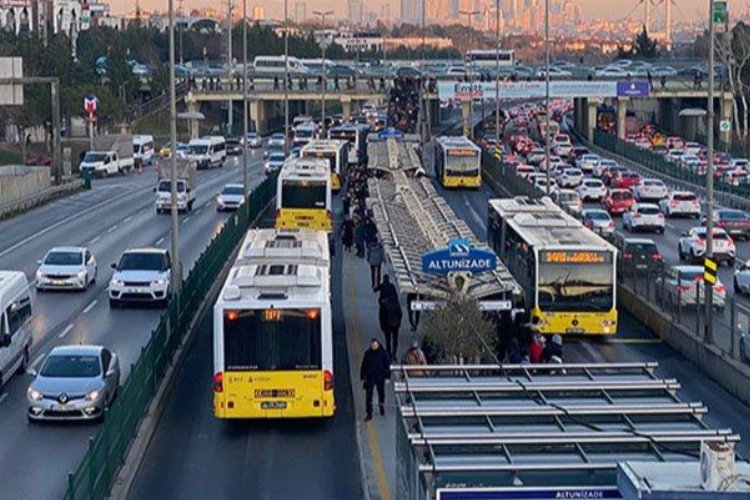 İstanbul'da 24 saat kesintisiz ulaşım devam ediyor -