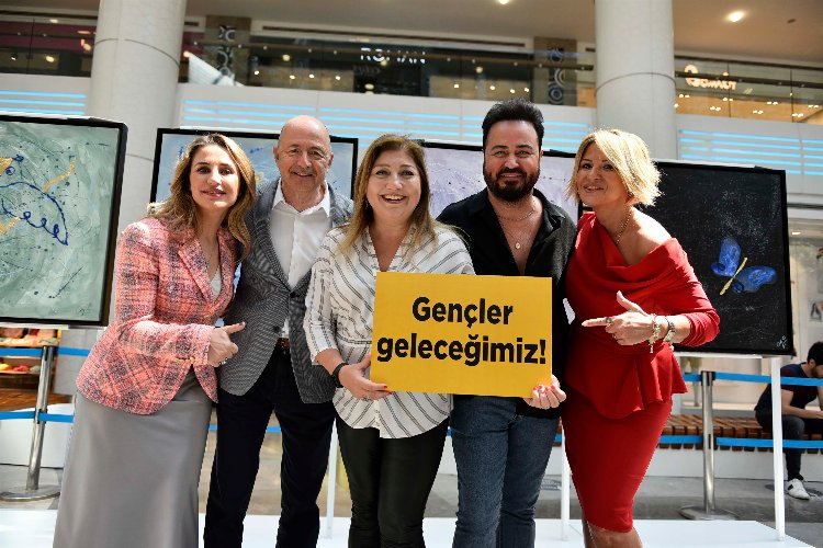 İstanbul'da TEGV yararına 'Sesim Resim' sergisi açıldı -