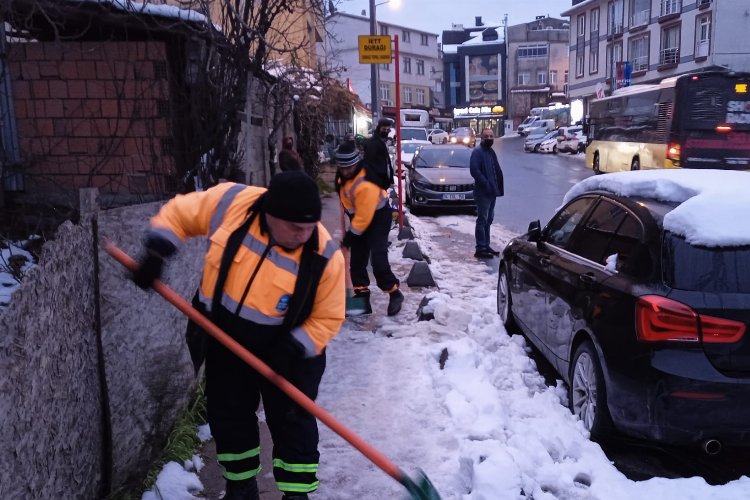İstanbul Eyüpsultan'da 'kar'ın izleri temizleniyor -