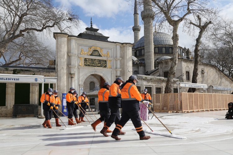 İstanbul Eyüpsultan gül suyu ile yıkandı -