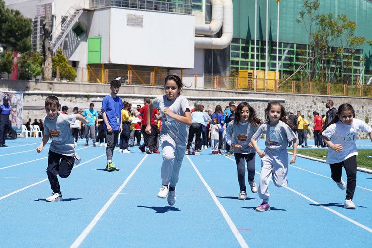 İstanbul Üsküdar'da 2 bin 100 sporcu 'özel' ter döktü -