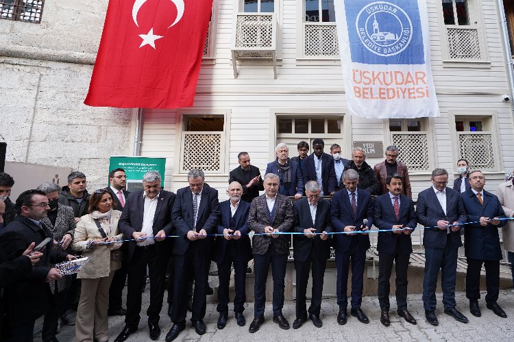 İstanbul Üsküdar'daki kütüphane gençlerden ilgi görüyor -