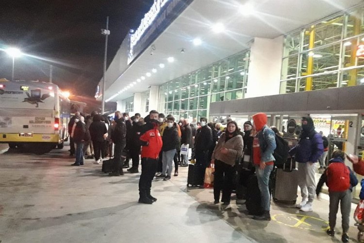 İstanbul yolcuları Bursa'da yurtlara yerleştirildi -