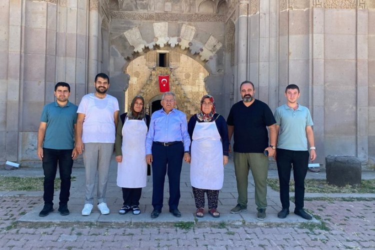 Sultan Han'a Memduh Büyükkılıç'tan ziyaret -