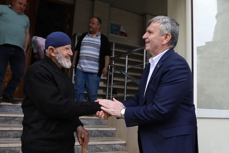 Tahir Akyürek'ten teşekkür ziyareti -