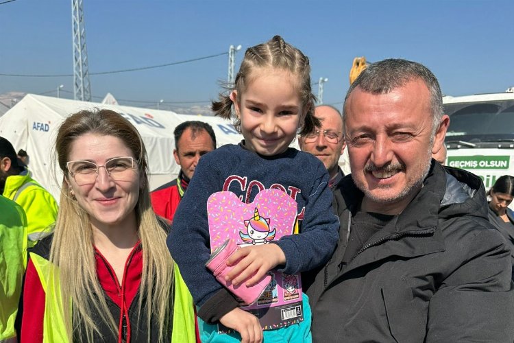 Tahir Büyükakın'dan depremzedelere yoğun ilgi -