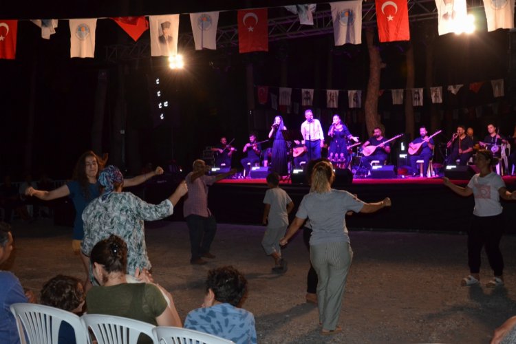 Tarsus Çamalan’da halaylı, türkülü konser -