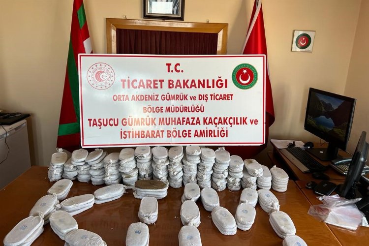 Taşucu Limanı’nda eş zamanlı uyuşturucu operasyon -