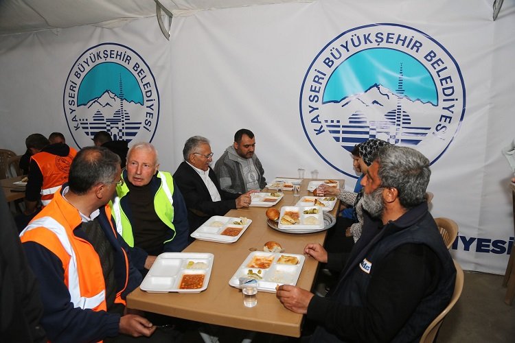 TBB'den Kayseri'ye 'depremzede' övgüsü -