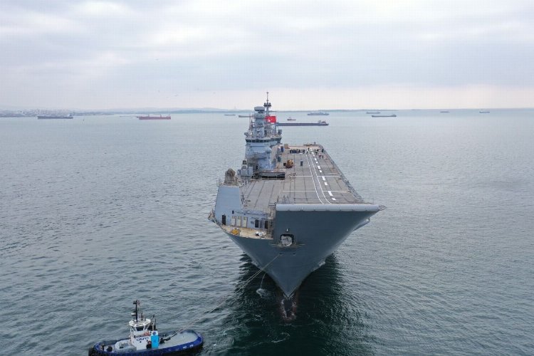 TCG Anadolu İzmir yolunda -