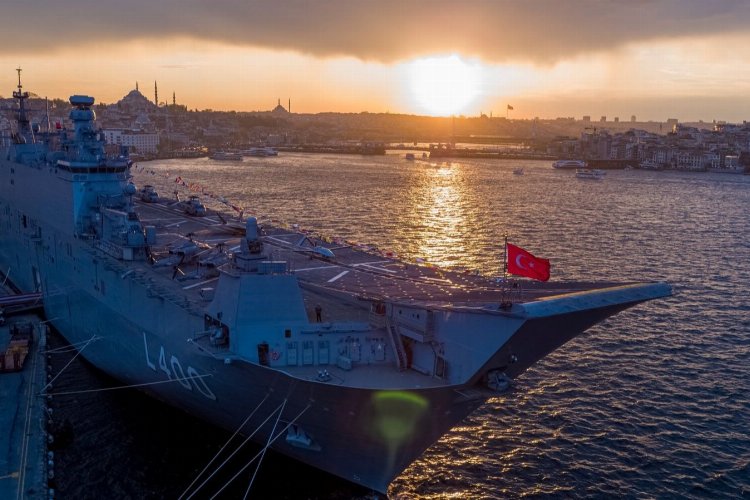 TCG Anadolu Sarayburnu'ndan 'planlı' ayrılıyor -