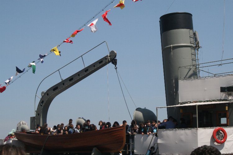 TCG Nusret Gemisi Bursa limanlarına demir attı -