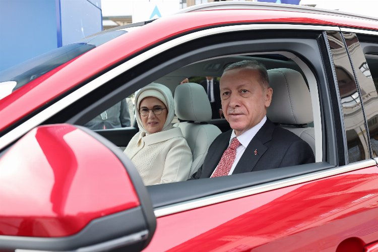 Togg'da ilk teslimat Erdoğan ailesine yapıldı... Bizde torpil yok! -
