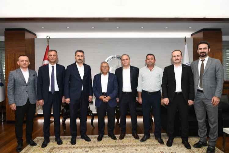 Tokat heyetinden Memduh Büyükkılıç'a ziyaret -