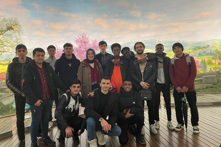 TÖMER öğrencileri Bursa’nın tarihi yerlerini gezdi -