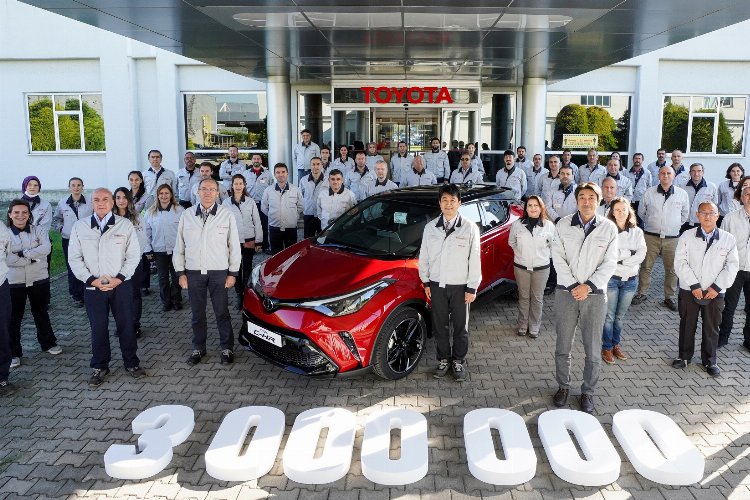 Toyota Türkiye'de 3 milyonuncu aracını üretti